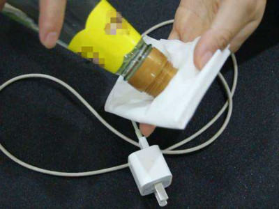 USB數(shù)據(jù)線怎樣清除污跡？