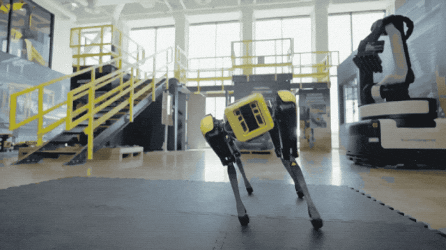 波士頓動(dòng)力機(jī)器狗側(cè)空翻炸場(chǎng)！穿輪滑鞋照樣能翻